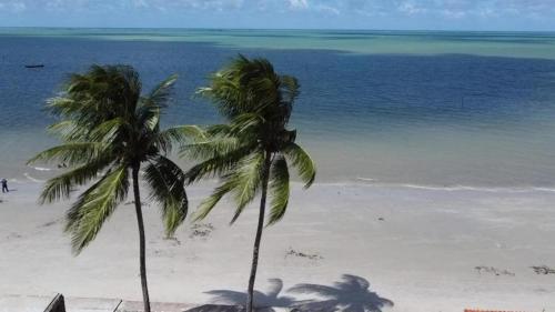 Uma praia em ou perto da casa de férias