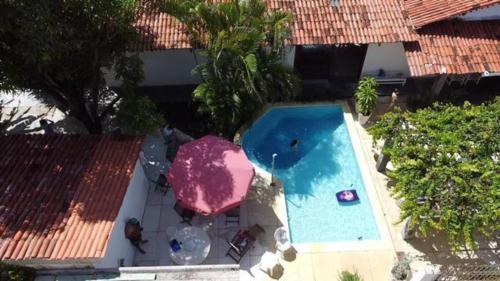 an overhead view of a swimming pool with an umbrella at Casa Beira Mar Itamaracá in Itamaracá