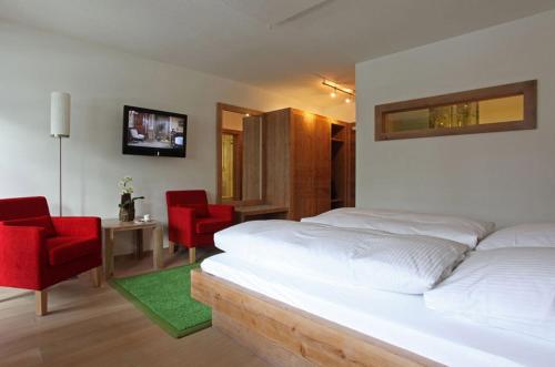 Un pat sau paturi într-o cameră la Hotel-Restaurant Adler