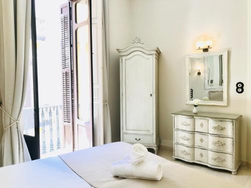 A bed or beds in a room at Calderon & old town 4 balconies by ELE Apartments
