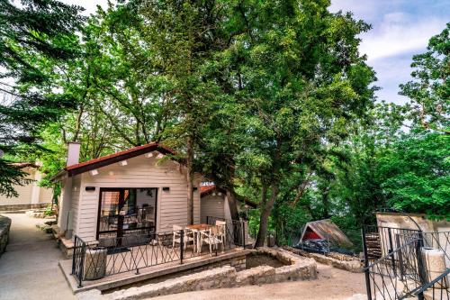 a small house with a tree in front of it at Къщички Синьо лято, Черноморец - Варна - Blue Summer Houses Varna in Varna City
