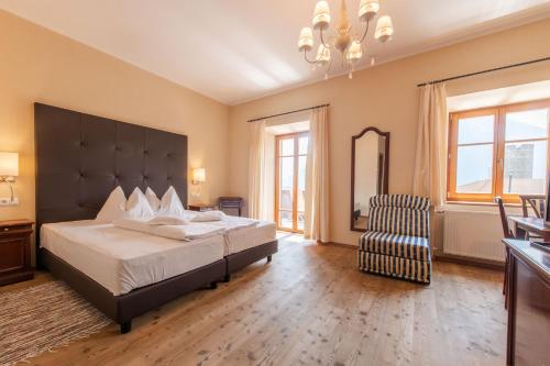 Photo de la galerie de l'établissement Hotel Garni Zum Hirschen, à Malles Venosta