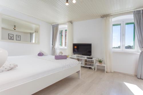 Postel nebo postele na pokoji v ubytování Apartment Petric, old town Hvar