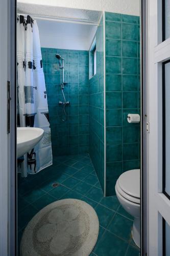a bathroom with a toilet and a sink and a shower at Villa Baywatch in Galata