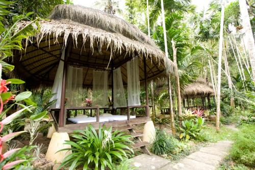 Taman di luar Wareerak Hot Spring & Wellness- SHA Extra Plus