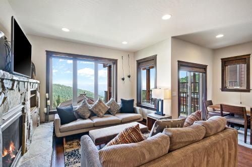 Mountainside Chalet – Photos 2