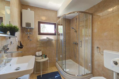 a bathroom with a shower and a sink at Holiday house KIM in Kali