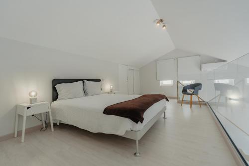 Ένα ή περισσότερα κρεβάτια σε δωμάτιο στο 20 da Vila - Apartment With Mezzanine With Panoramic Terrace