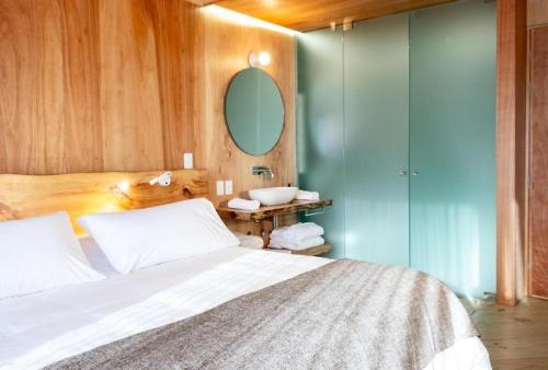 a bedroom with a bed with a sink and a mirror at Rizoma in José Ignacio