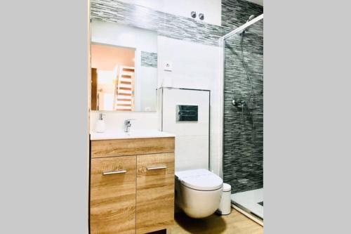 Ванна кімната в Duplex Huelin I & Beach by ELE Apartments