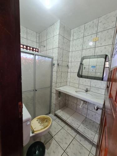 A bathroom at Casa Temporada Praia Carapibus 200m Da Praia