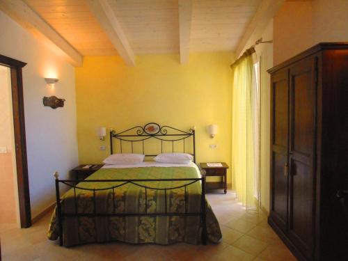 a bedroom with a bed in a yellow room at Bigotti in Fano