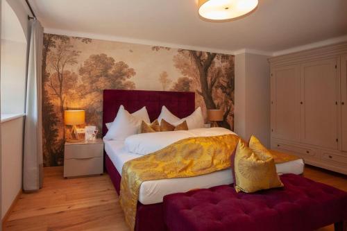 a bedroom with a large bed and a couch at Landhotel Wachau - Hotel Garni in Emmersdorf an der Donau
