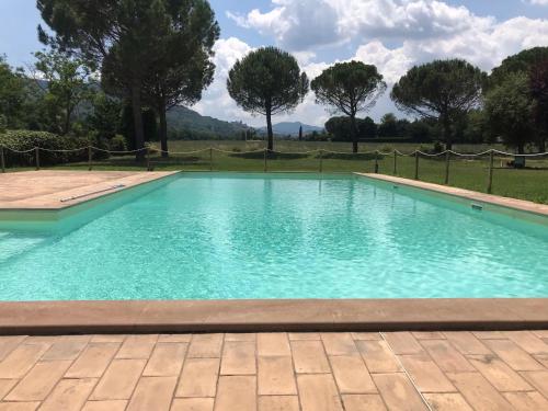a large swimming pool with blue water at Casa Vacanze Nonna Vittoria in Spoleto