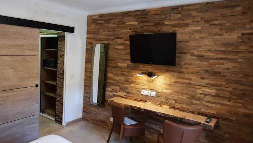 Μια τηλεόραση ή/και κέντρο ψυχαγωγίας στο Hôtel Chastellares
