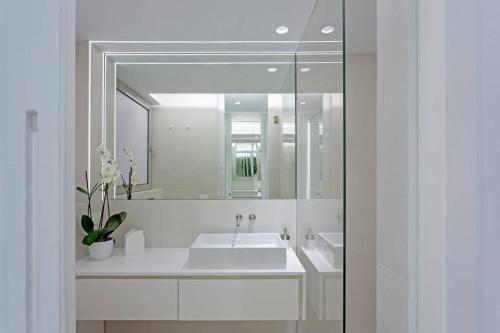 Ванна кімната в White Penthouse