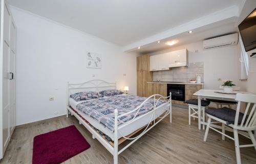 Apartments Makaus