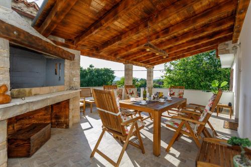 Rustic apartment EVELIN