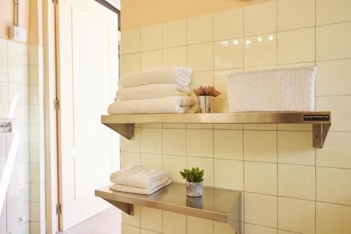 a pile of towels on a shelf in a bathroom at Casa Maitetxu 2 in Puente la Reina