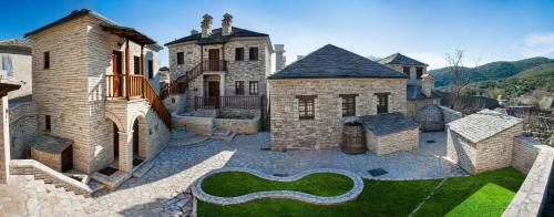 an aerial view of a mansion with a yard at Gioraldi Art Hotel in Ano Pedina