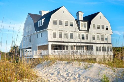 a large house sitting on top of a beach at Elizabeth Pointe Lodge in Fernandina Beach