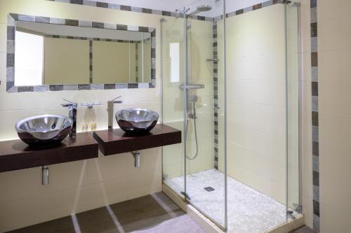 Ванная комната в Hotel Le Ruesco