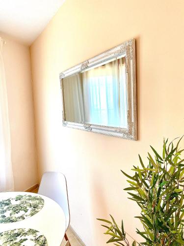 a window on a wall with a table and a plant at Ideal Apartamento - Guadalest in Guadalest