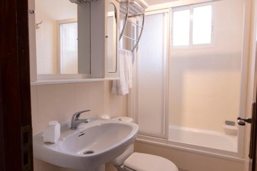 Gallery image of Apartamentos Miramar Playa in Raxo