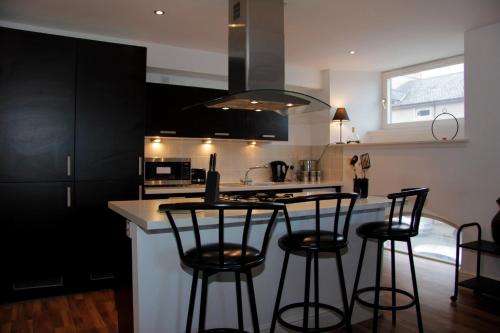 Kitchen o kitchenette sa Scardroy Homes Apartment Inverness