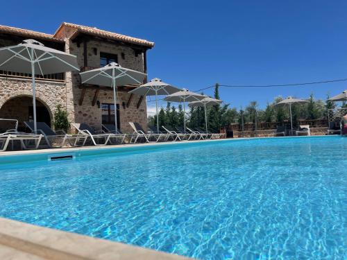 Bazén v ubytování Mystras Grand Palace Resort & Spa nebo v jeho okolí