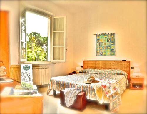 a bedroom with a bed and a window at Hotel Villa Fiorisella in Marina di Massa