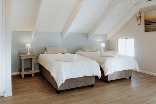 Ένα ή περισσότερα κρεβάτια σε δωμάτιο στο Atlantic 4 shore