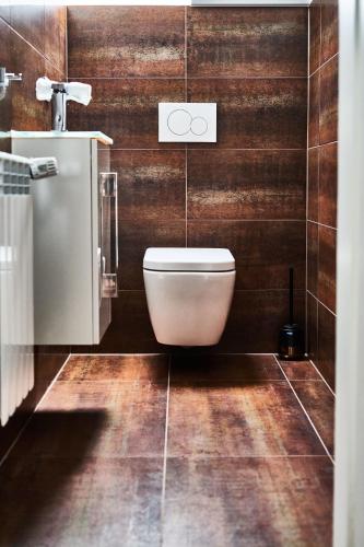 a bathroom with a toilet and a sink at PRIMERA Villa in Singen