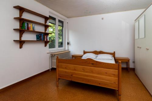 a bedroom with a bed and a book shelf at Vakantiehuis Salamander Maasmechelen in Maasmechelen