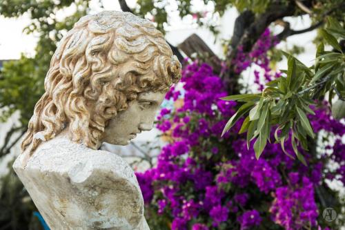 a statue of a woman in front of flowers at Relais Dea Degli Ulivi in Agrigento