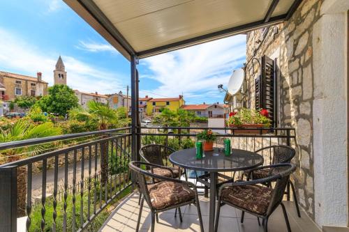 Apartment Nika with Balcony – Photos 2