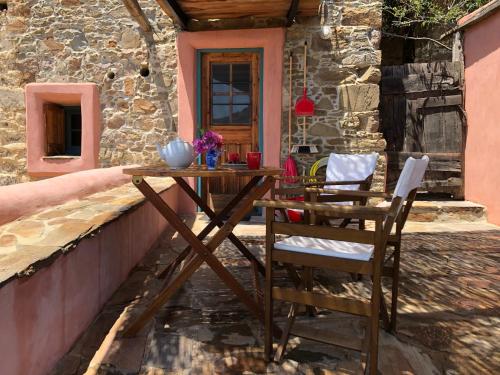 ZARTA a Cosy Stone Village House with Splendid View, Volissos –  Aktualisierte Preise für 2022