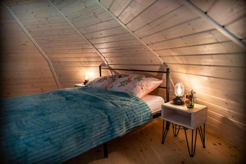 Postel nebo postele na pokoji v ubytování Przystanek Czasu - domek kopułowy