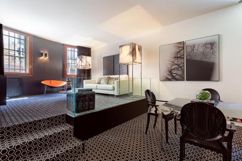 A bed or beds in a room at Charming House Iqs