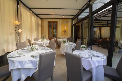 A restaurant or other place to eat at Albergo Alassio