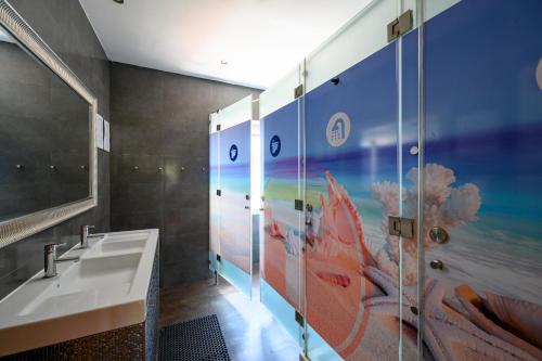 Kupatilo u objektu Terrace Lisbon Hostel