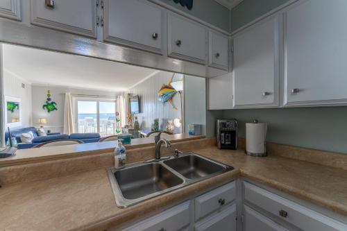 Charming Ocean-view Condo at Ocean Pier 3 photo 15