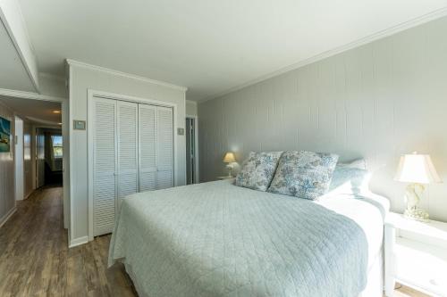 Charming Ocean-view Condo at Ocean Pier 3 photo 16