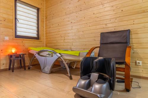 a room with a table and chairs in a cabin at PRAHA in Solotvyno