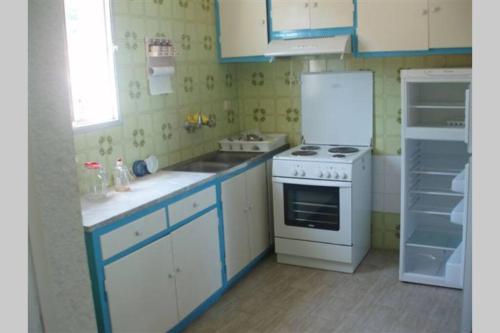 A kitchen or kitchenette at Seaview House
