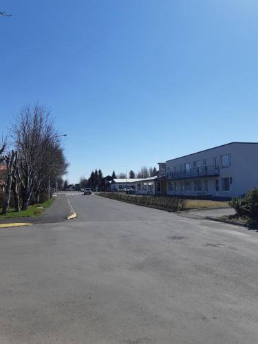 an empty street in front of a building at Eyrakot Studio-Self-check-in apartment in Selfoss city center in Selfoss