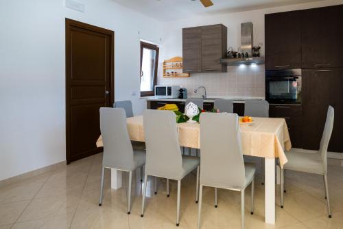 a kitchen with a dining room table and chairs at Villa Clara in Alberobello
