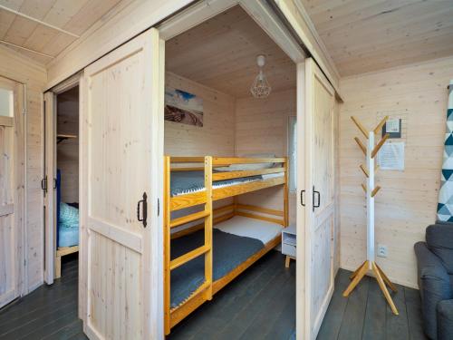 a room with bunk beds in a tiny house at Szum Fal in Rusinowo