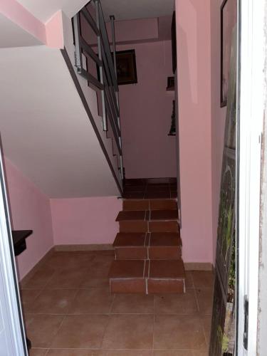 a staircase in a house with pink walls at Centro estivo Il Piccolo Paradiso in Sonnino