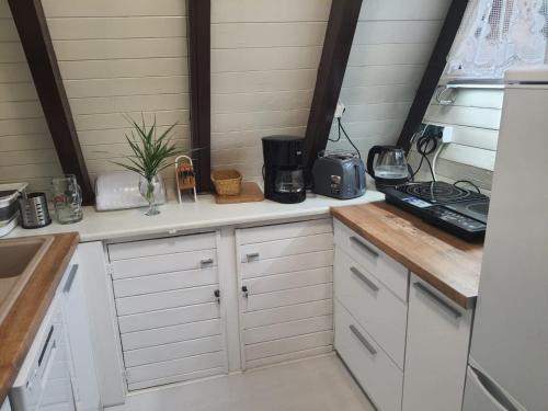 Dapur atau dapur kecil di Domek letniskowy Julia